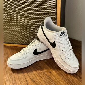 Nike Air Force 1
Big Kids' Shoes